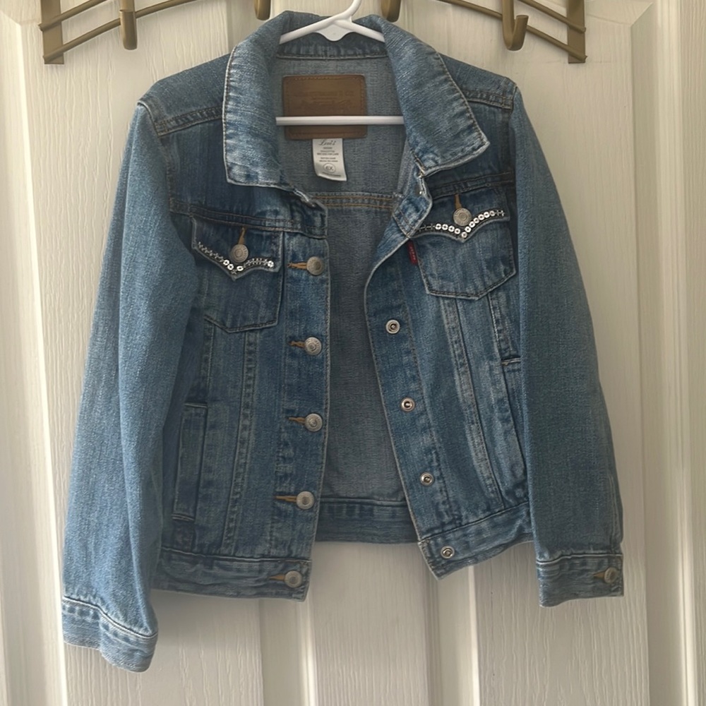 Levis Girls Denim trucker Jacket size 6x with silver sequin on pockets